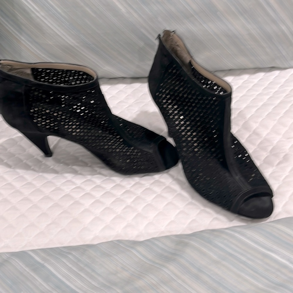 Shoe booties